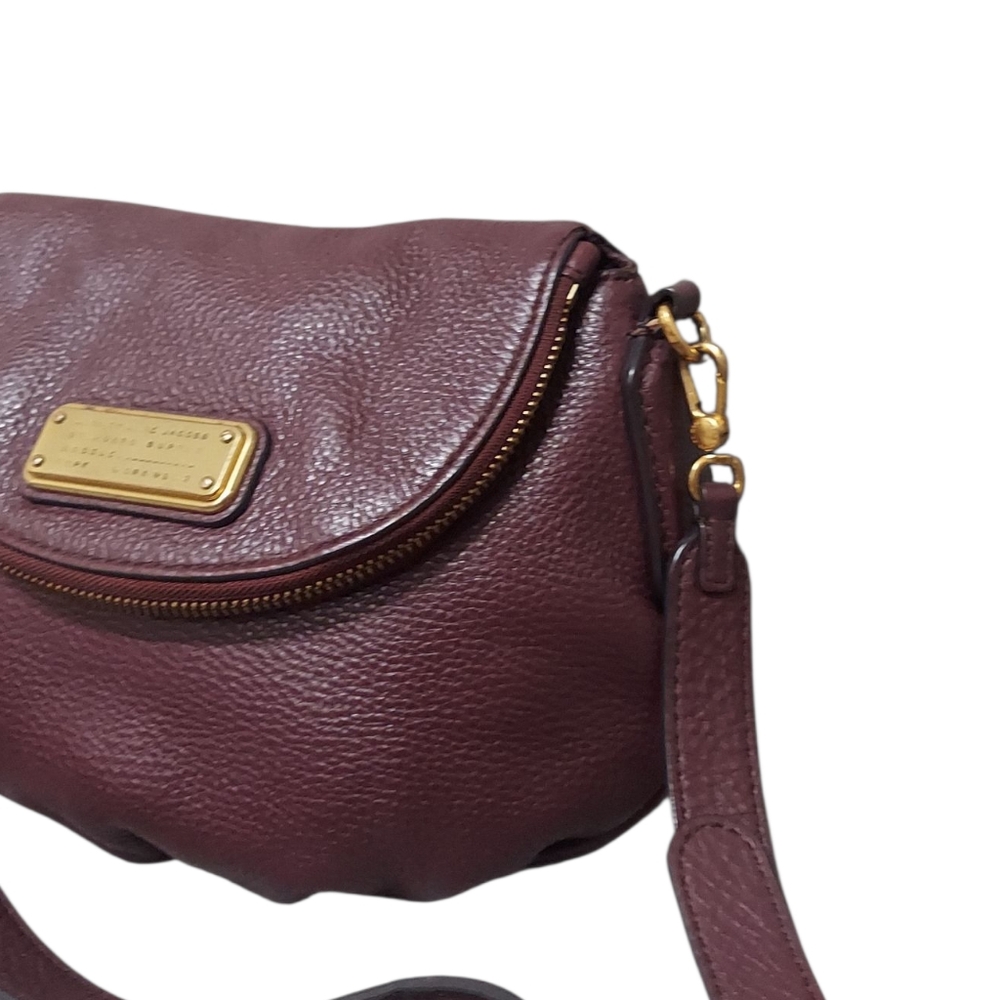 Elegant Burgundy Leather Crossbody Bag - Picture 9 of 12